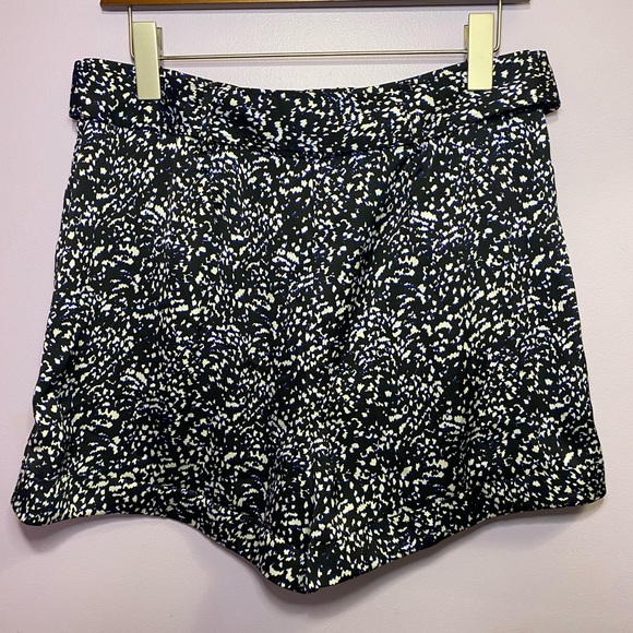 EXPRESS silky shortie super high rise shorts w/belt size 8 NWT - Picture 4 of 10